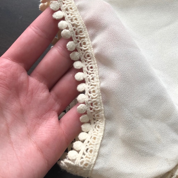 F21 Lace Tee with Open Back - Picture 4 of 7